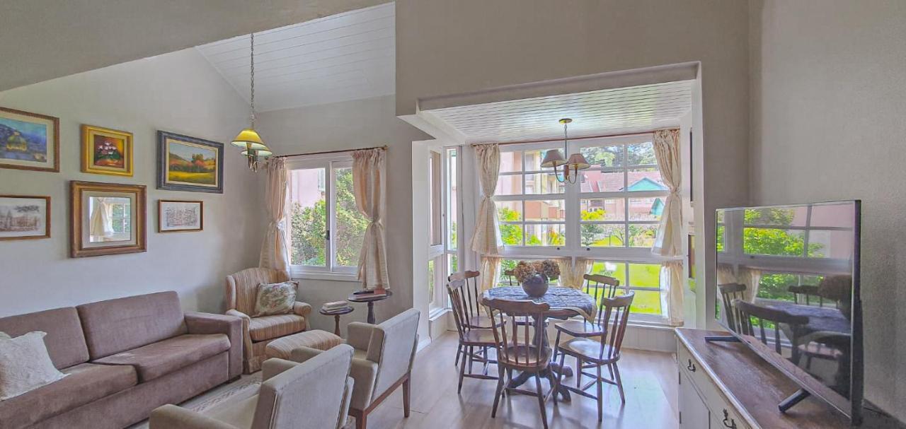 Duplex Floresta Negra - Sua Base Perfeita Em Gramado! Otima Localizacao Lagonegro 500M - 02 Quartos E 02 Banheiros Para Familia Em Condominio Fechad0, Cozinha Completa Com Garagem E Portaria 24H Bagian luar foto