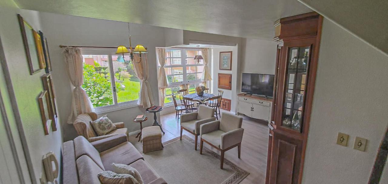 Duplex Floresta Negra - Sua Base Perfeita Em Gramado! Otima Localizacao Lagonegro 500M - 02 Quartos E 02 Banheiros Para Familia Em Condominio Fechad0, Cozinha Completa Com Garagem E Portaria 24H Bagian luar foto