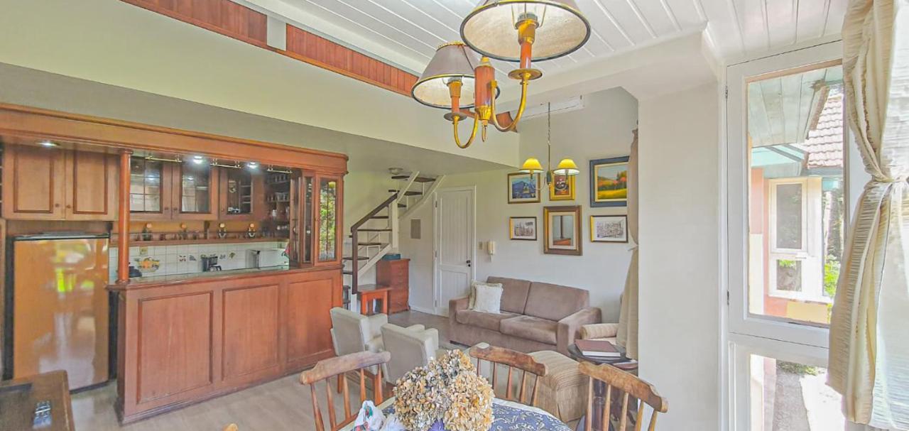 Duplex Floresta Negra - Sua Base Perfeita Em Gramado! Otima Localizacao Lagonegro 500M - 02 Quartos E 02 Banheiros Para Familia Em Condominio Fechad0, Cozinha Completa Com Garagem E Portaria 24H Bagian luar foto
